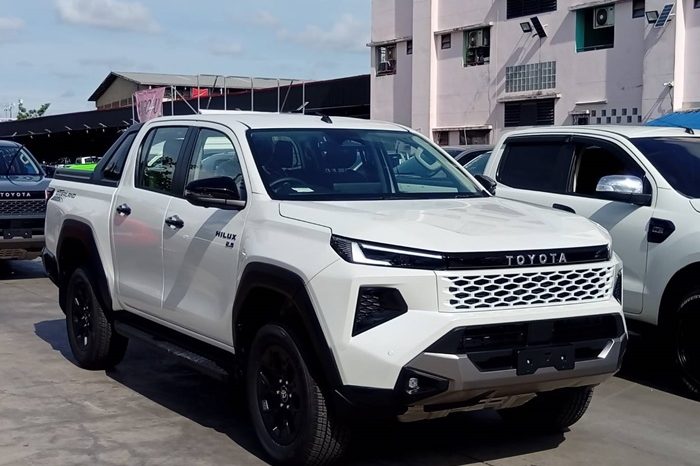 TRAVO OVERLAND PLUS 4WD 2026 2.8 AT DOUBLE CAB WHITE  24215 full