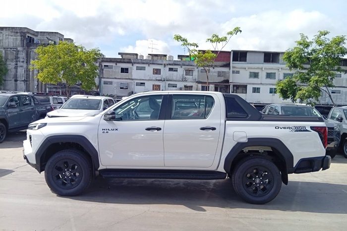TRAVO OVERLAND PLUS 4WD 2026 2.8 AT DOUBLE CAB WHITE  24215 full
