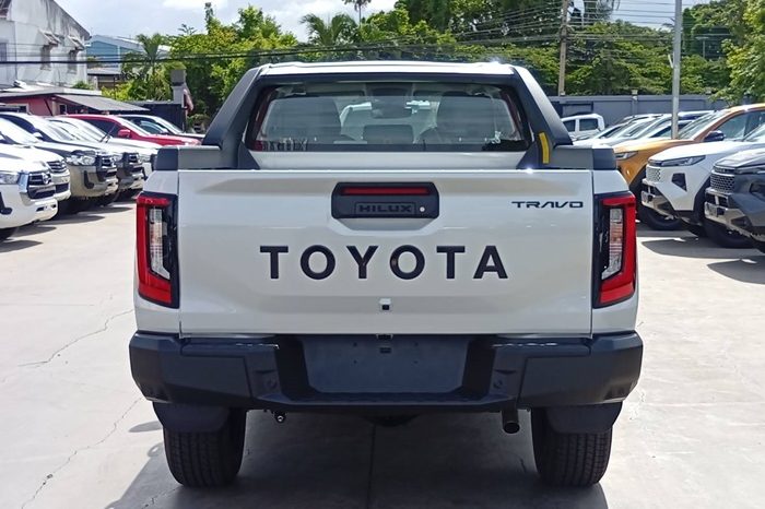 TRAVO OVERLAND PLUS 4WD 2026 2.8 AT DOUBLE CAB WHITE  24215 full