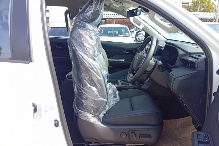 TRAVO OVERLAND PLUS 4WD 2026 2.8 AT DOUBLE CAB WHITE  24215 full