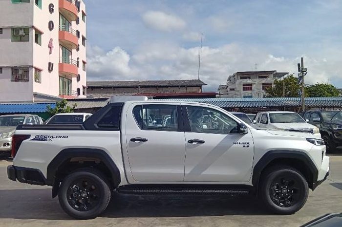 TRAVO OVERLAND PLUS 4WD 2026 2.8 AT DOUBLE CAB WHITE  24215 full