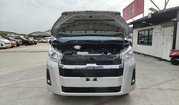 TOYOTA 2026 2WD 2.8 MT COMMUTER SILVER  41765 full