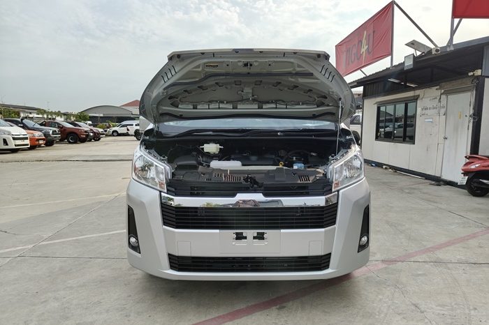 TOYOTA 2026 2WD 2.8 MT COMMUTER SILVER  41765 full
