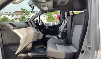 TOYOTA 2026 2WD 2.8 MT COMMUTER SILVER  41765 full