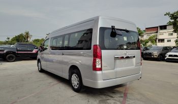 TOYOTA 2026 2WD 2.8 MT COMMUTER SILVER  41765 full