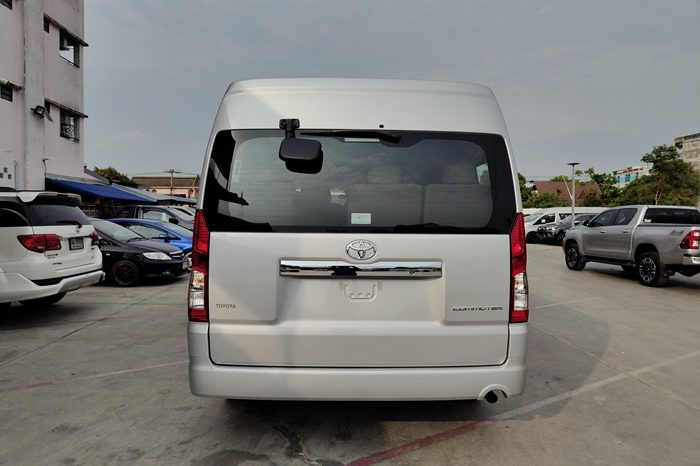 TOYOTA 2026 2WD 2.8 MT COMMUTER SILVER  41765 full