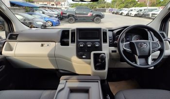 TOYOTA 2026 2WD 2.8 MT COMMUTER SILVER  41765 full