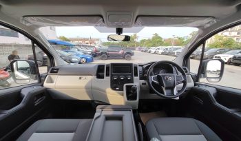 TOYOTA 2026 2WD 2.8 MT COMMUTER SILVER  41765 full