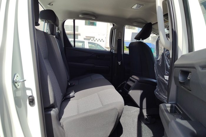 TRAVO SMART PRE 2026 2.8 AT DOUBLE CAB WHITE  200678 full