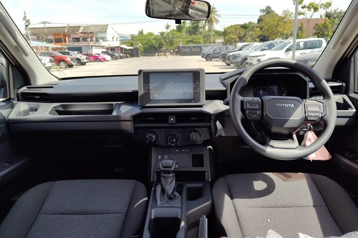 TRAVO SMART PRE 2026 2.8 AT DOUBLE CAB WHITE  200678 full