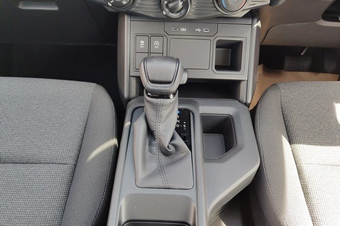 TRAVO SMART PRE 2026 2.8 AT DOUBLE CAB WHITE  200678 full