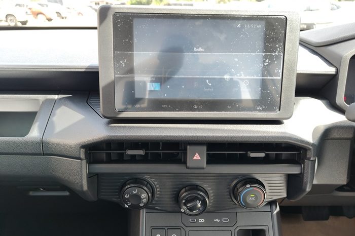 TRAVO SMART PRE 2026 2.8 AT DOUBLE CAB WHITE  200678 full