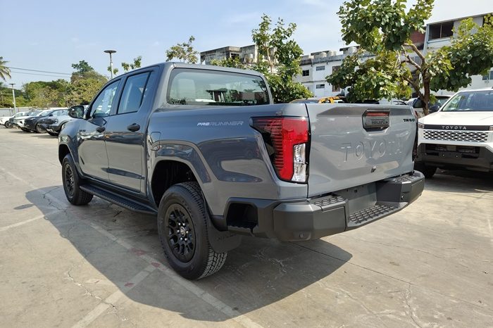 TRAVO SMART PRE 2026 2.8 AT DOUBLE CAB GREY  800983 full