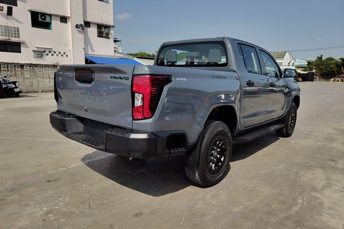 TRAVO SMART PRE 2026 2.8 AT DOUBLE CAB GREY  800983 full