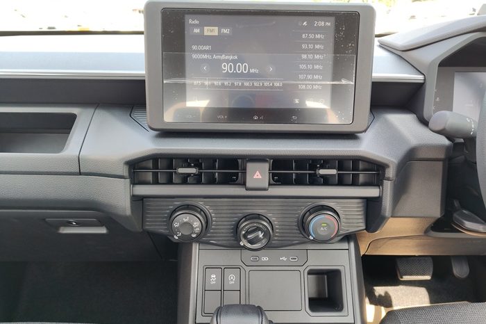 TRAVO SMART PRE 2026 2.8 AT DOUBLE CAB GREY  800983 full
