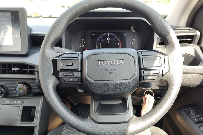 TRAVO SMART PRE 2026 2.8 AT DOUBLE CAB GREY  800983 full