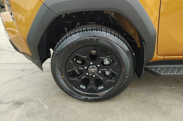 TRAVO OVERLAND PLUS 4WD 2026 2.8 AT DOUBLE CAB ORANGE  71475 full