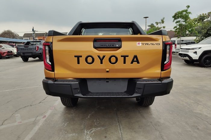 TRAVO OVERLAND PLUS 4WD 2026 2.8 AT DOUBLE CAB ORANGE  71475 full