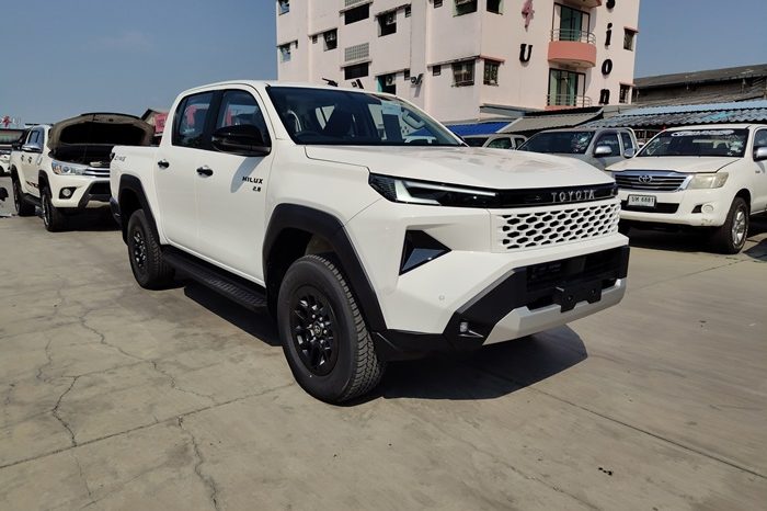 TRAVO PREMIUM 4TREX 2026 2.8 4WD MT DOUBLE CAB WHITE  42412 full