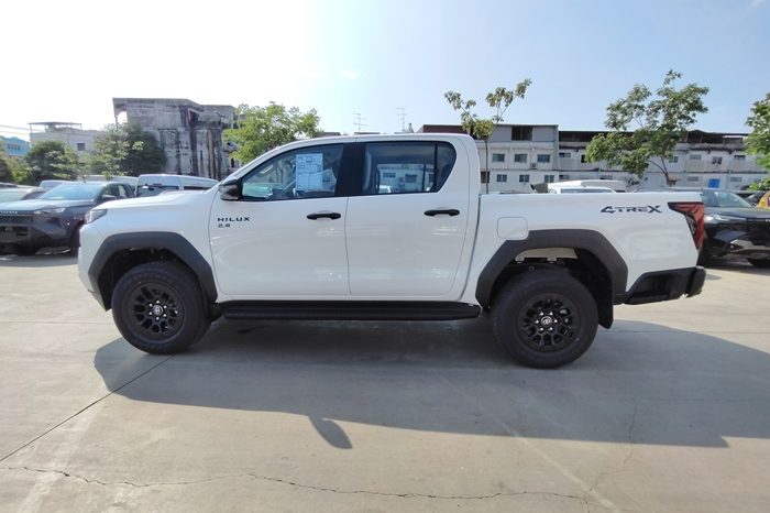 TRAVO PREMIUM 4TREX 2026 2.8 4WD MT DOUBLE CAB WHITE  42412 full