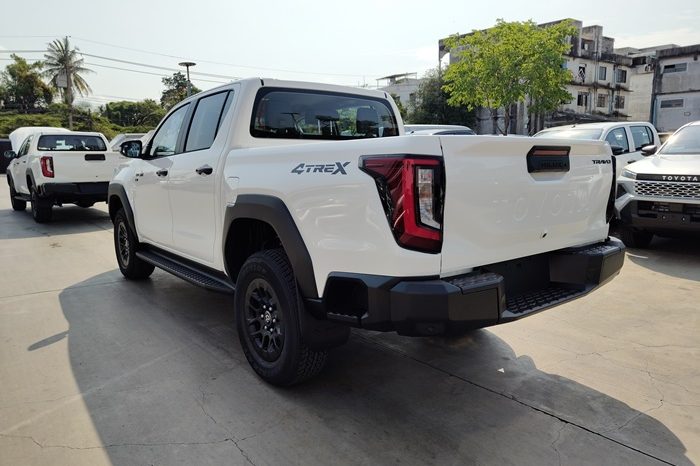 TRAVO PREMIUM 4TREX 2026 2.8 4WD MT DOUBLE CAB WHITE  42412 full