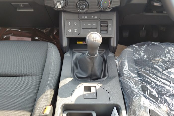 TRAVO PREMIUM 4TREX 2026 2.8 4WD MT DOUBLE CAB WHITE  42412 full