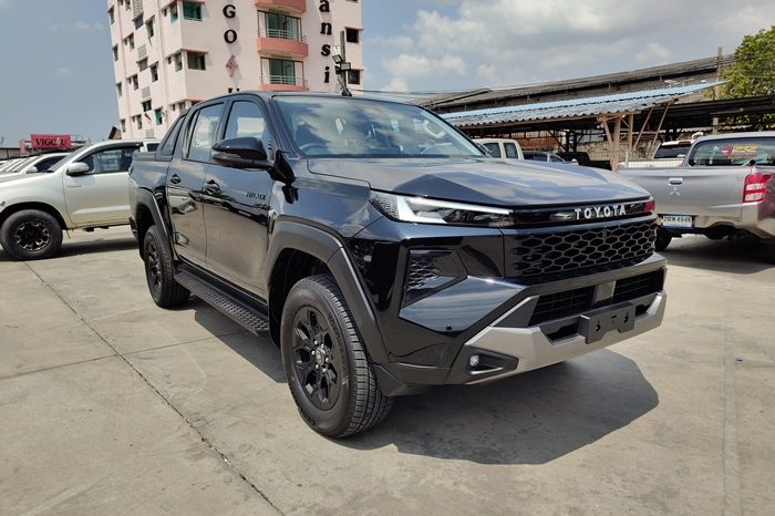 TRAVO OVERLAND PLUS 4WD 2026 2.8 AT DOUBLE CAB BLACK  22011 full