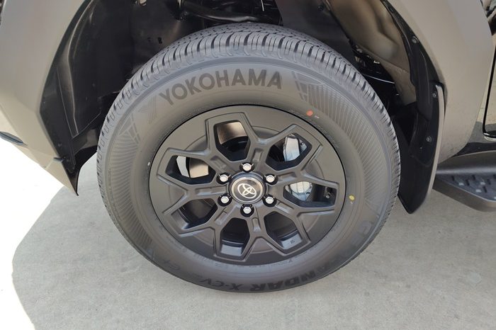 TRAVO OVERLAND PLUS 4WD 2026 2.8 AT DOUBLE CAB BLACK  22011 full