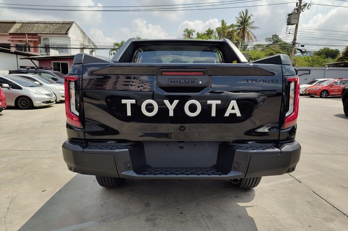 TRAVO OVERLAND PLUS 4WD 2026 2.8 AT DOUBLE CAB BLACK  22011 full