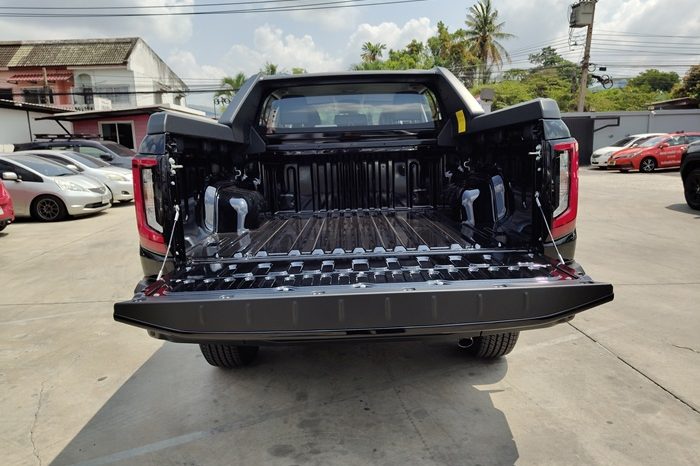 TRAVO OVERLAND PLUS 4WD 2026 2.8 AT DOUBLE CAB BLACK  22011 full