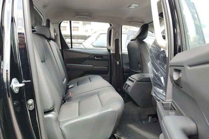 TRAVO OVERLAND PLUS 4WD 2026 2.8 AT DOUBLE CAB BLACK  22011 full
