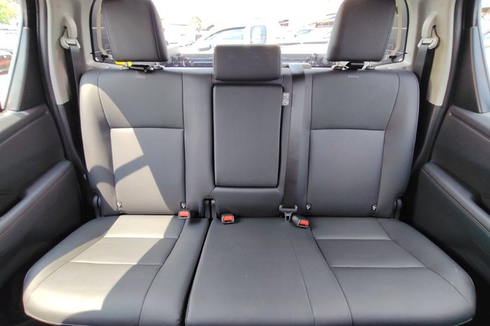 TRAVO OVERLAND PLUS 4WD 2026 2.8 AT DOUBLE CAB BLACK  22011 full