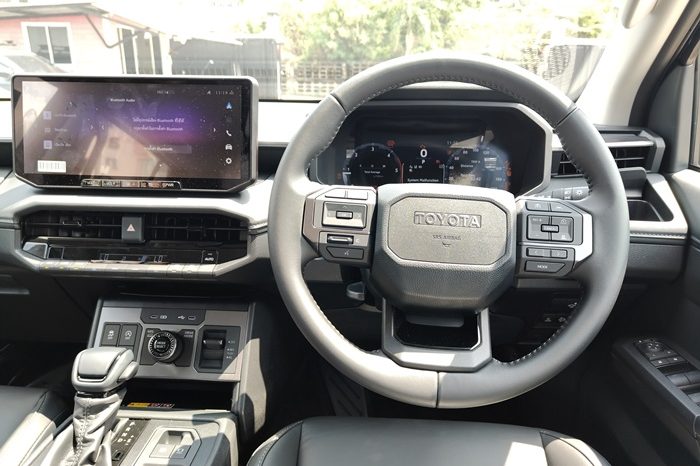 TRAVO OVERLAND PLUS 4WD 2026 2.8 AT DOUBLE CAB BLACK  22011 full