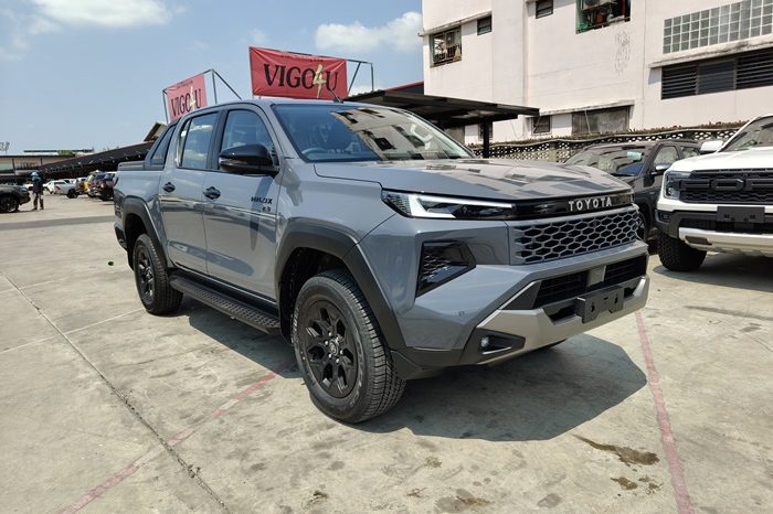 TRAVO OVERLAND PLUS 4WD 2026 2.8 AT DOUBLE CAB GREY  22060 full