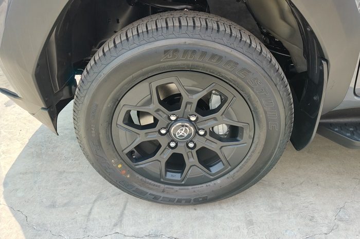 TRAVO OVERLAND PLUS 4WD 2026 2.8 AT DOUBLE CAB GREY  22060 full