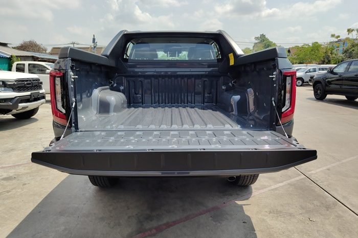 TRAVO OVERLAND PLUS 4WD 2026 2.8 AT DOUBLE CAB GREY  22060 full