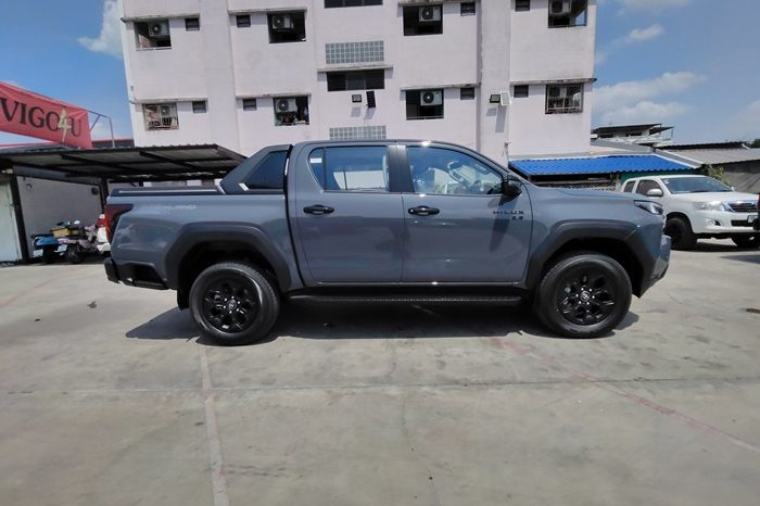 TRAVO OVERLAND PLUS 4WD 2026 2.8 AT DOUBLE CAB GREY  22060 full