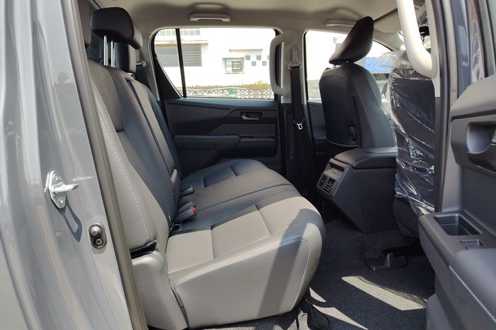 TRAVO OVERLAND PLUS 4WD 2026 2.8 AT DOUBLE CAB GREY  22060 full