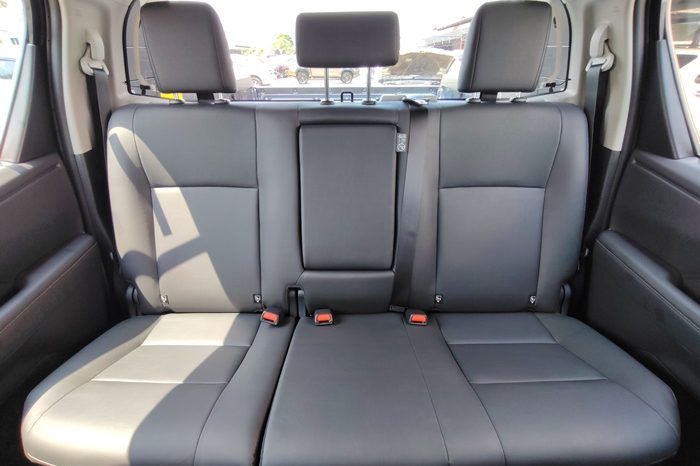 TRAVO OVERLAND PLUS 4WD 2026 2.8 AT DOUBLE CAB GREY  22060 full