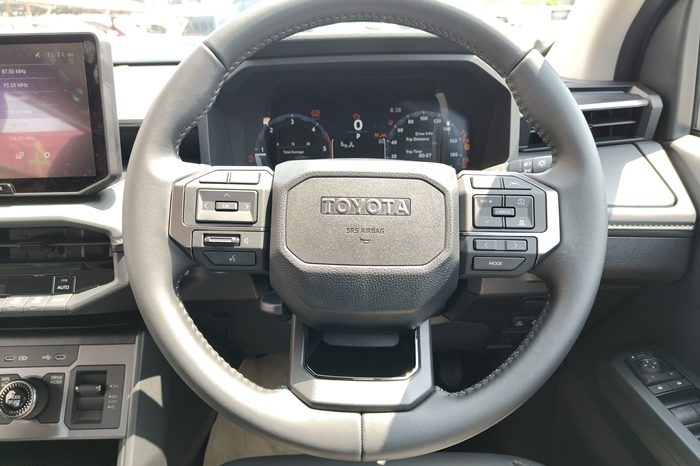 TRAVO OVERLAND PLUS 4WD 2026 2.8 AT DOUBLE CAB GREY  22060 full