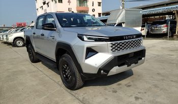 TRAVO PREMIUM PRE 2026 2.8 AT DOUBLE CAB SILVER  600264 full