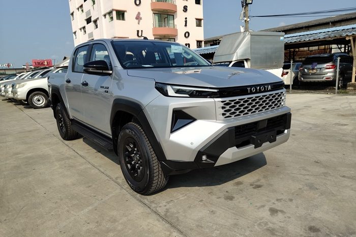 TRAVO PREMIUM PRE 2026 2.8 AT DOUBLE CAB SILVER  600264 full