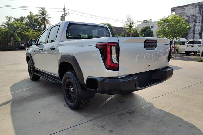 TRAVO PREMIUM PRE 2026 2.8 AT DOUBLE CAB SILVER  600264 full