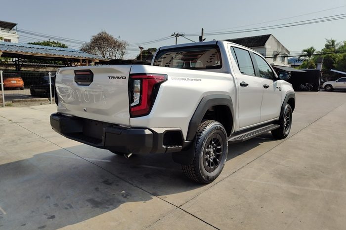 TRAVO PREMIUM PRE 2026 2.8 AT DOUBLE CAB SILVER  600264 full