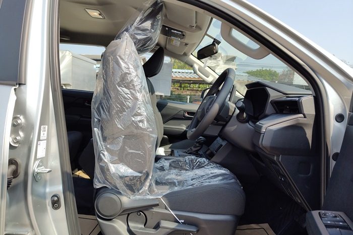 TRAVO PREMIUM PRE 2026 2.8 AT DOUBLE CAB SILVER  600264 full