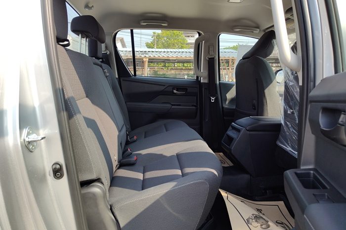 TRAVO PREMIUM PRE 2026 2.8 AT DOUBLE CAB SILVER  600264 full