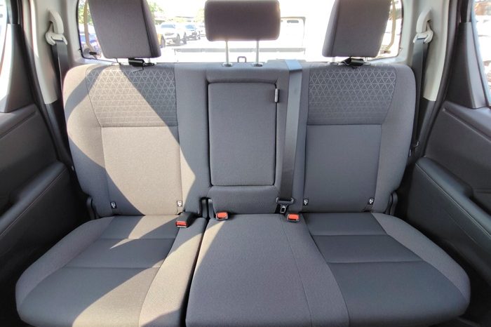 TRAVO PREMIUM PRE 2026 2.8 AT DOUBLE CAB SILVER  600264 full