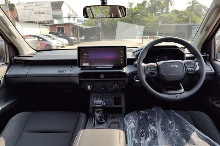 TRAVO PREMIUM PRE 2026 2.8 AT DOUBLE CAB SILVER  600264 full