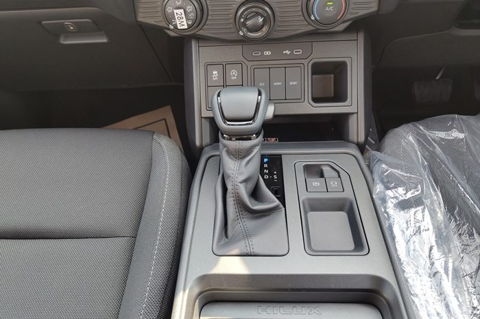 TRAVO PREMIUM PRE 2026 2.8 AT DOUBLE CAB SILVER  600264 full