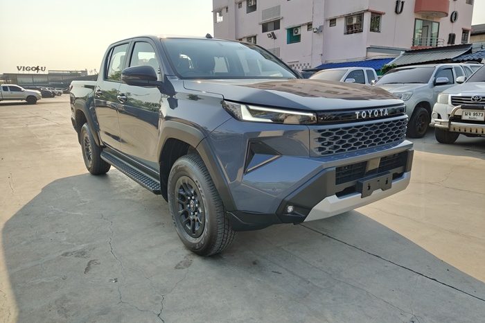 TRAVO PREMIUM PRE 2026 2.8 AT DOUBLE CAB GREY 600743 full
